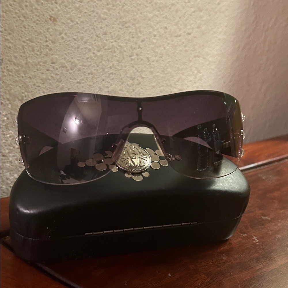 Elusive Cowgirl Stylish Black Sunglasses